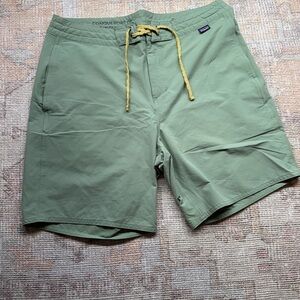 Patagonia Sage Shorts with Yellow Accents Men’s 31‎